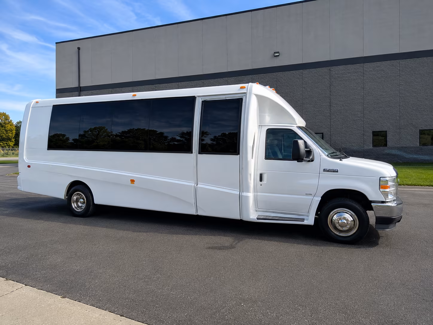 corporate bus amenities for sioux falls business travelers