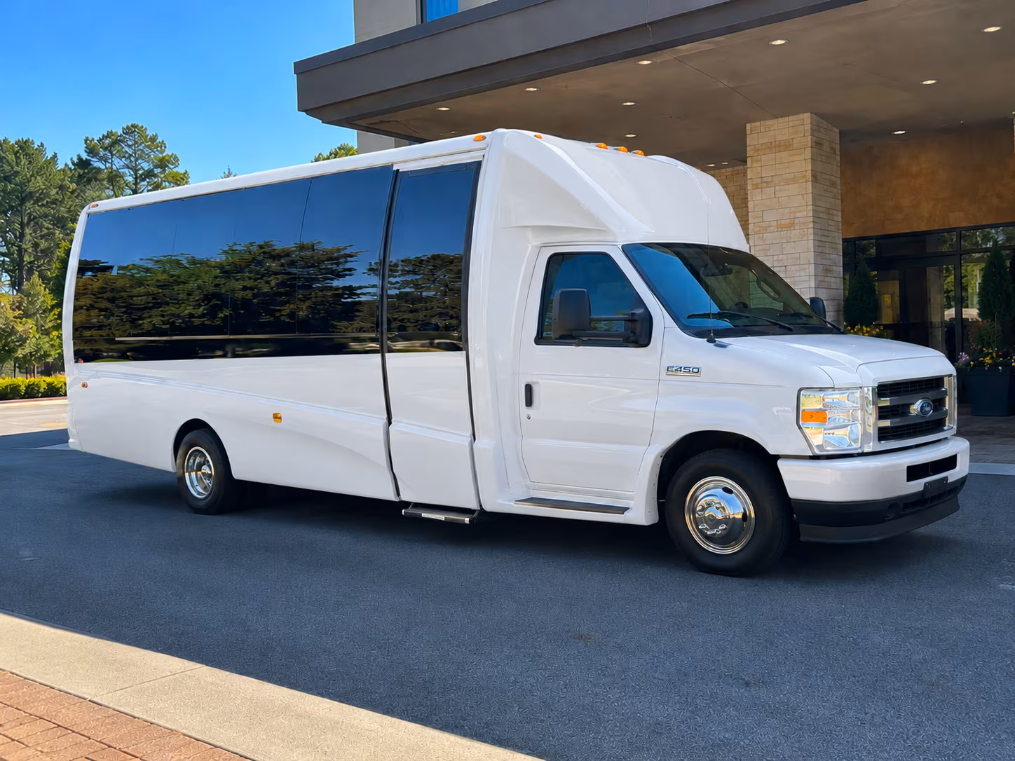 shuttle buses for sioux falls trade shows and conference groups