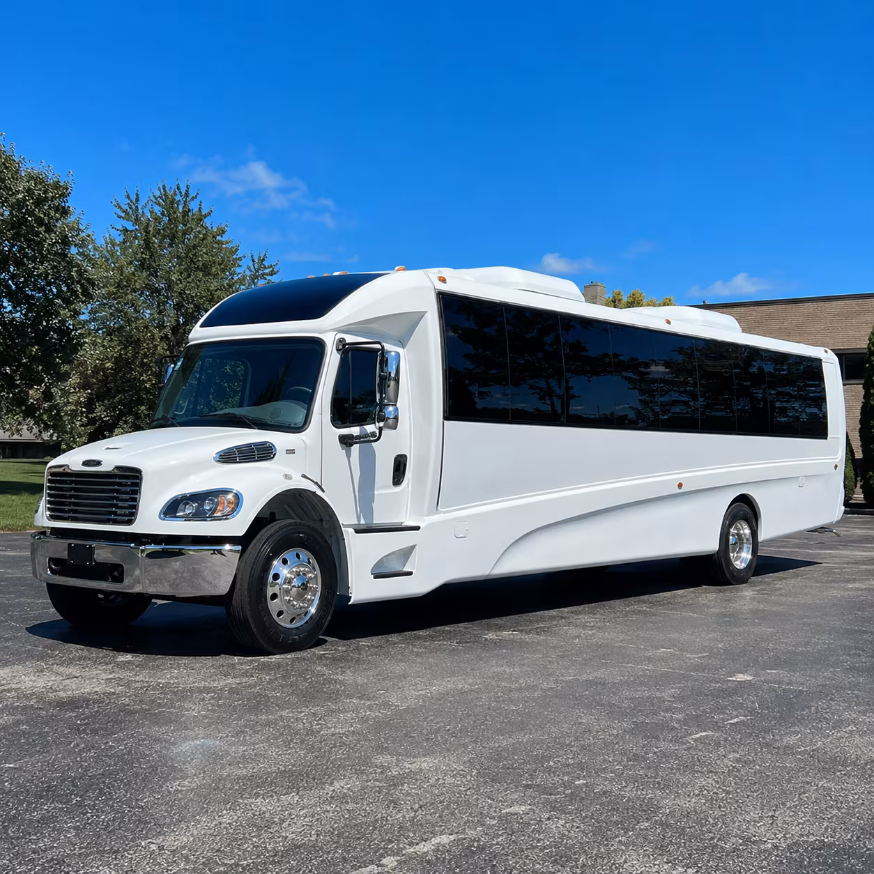 shuttle buses to club and live music venues along phillips avenue